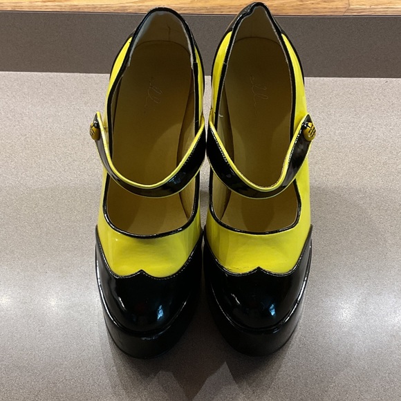 Ellie Black and Yellow Heels - Picture 1 of 10